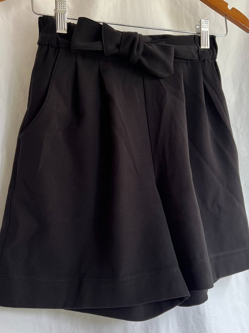Lululemon High-Rise Paperbag Tie-Waist Shorts – Black